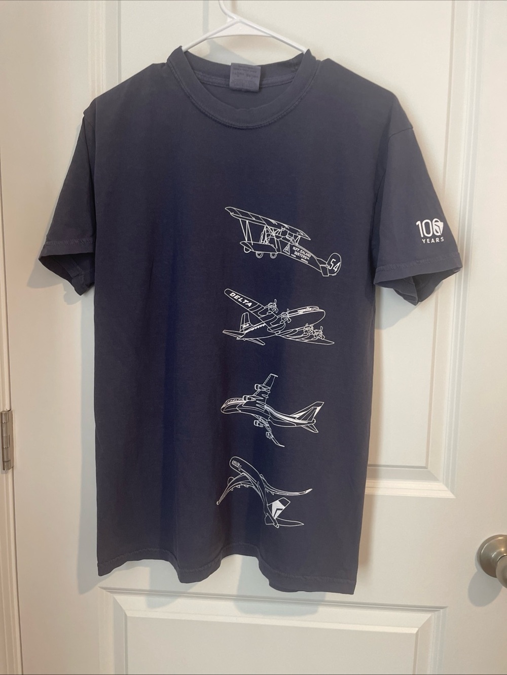 Navy Graphic Airplane Short-Sleeve Crewneck T-Shirt Mens M Delta Airline 100Year